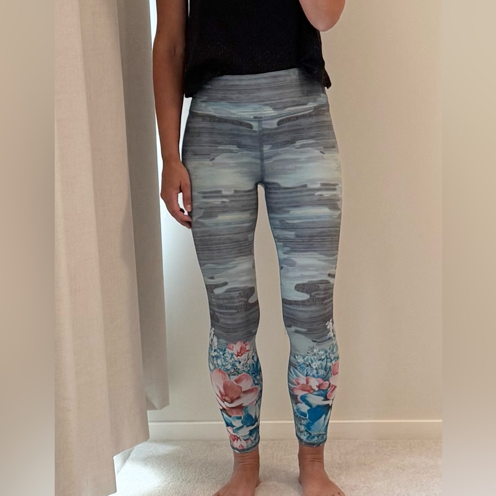 ⭐️ Evolution and Creation Yoga Leggings Size Small